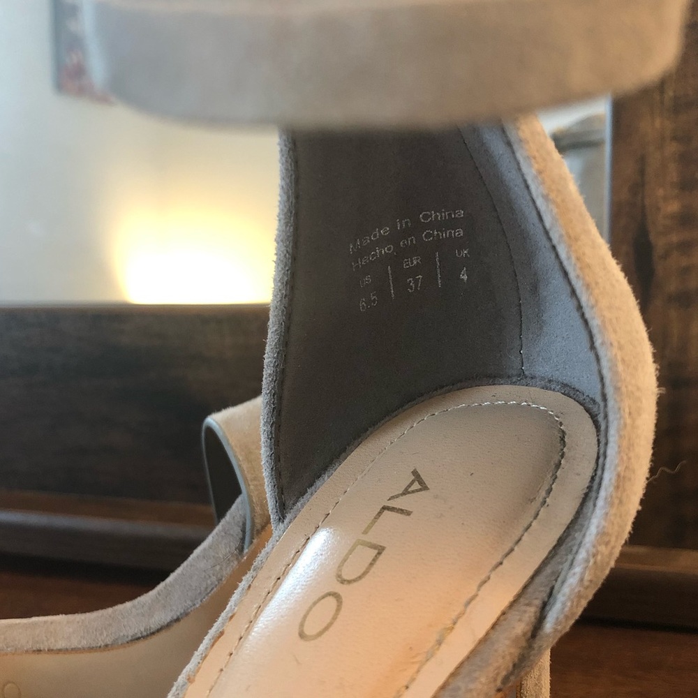 Heels - Picture 3 of 3